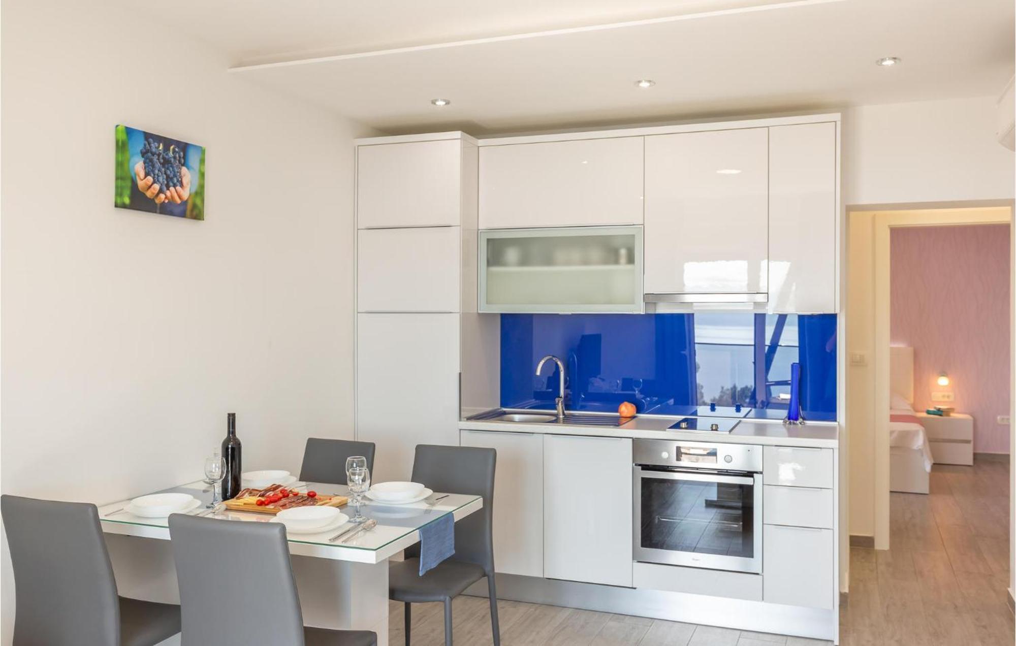 Amazing Apartment In Medici With Kitchen Kutlesa ภายนอก รูปภาพ