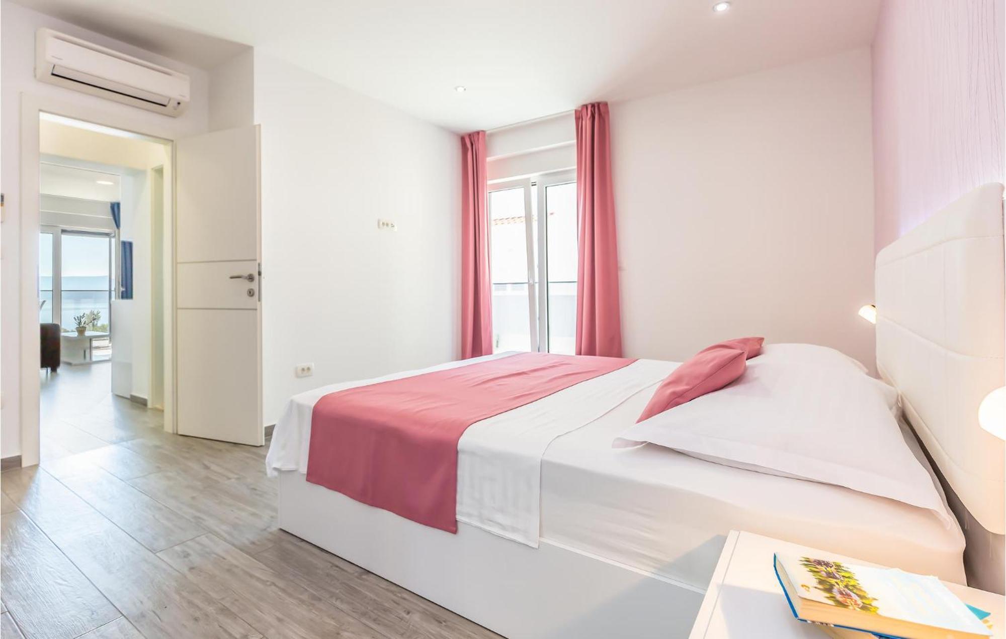 Amazing Apartment In Medici With Kitchen Kutlesa ภายนอก รูปภาพ