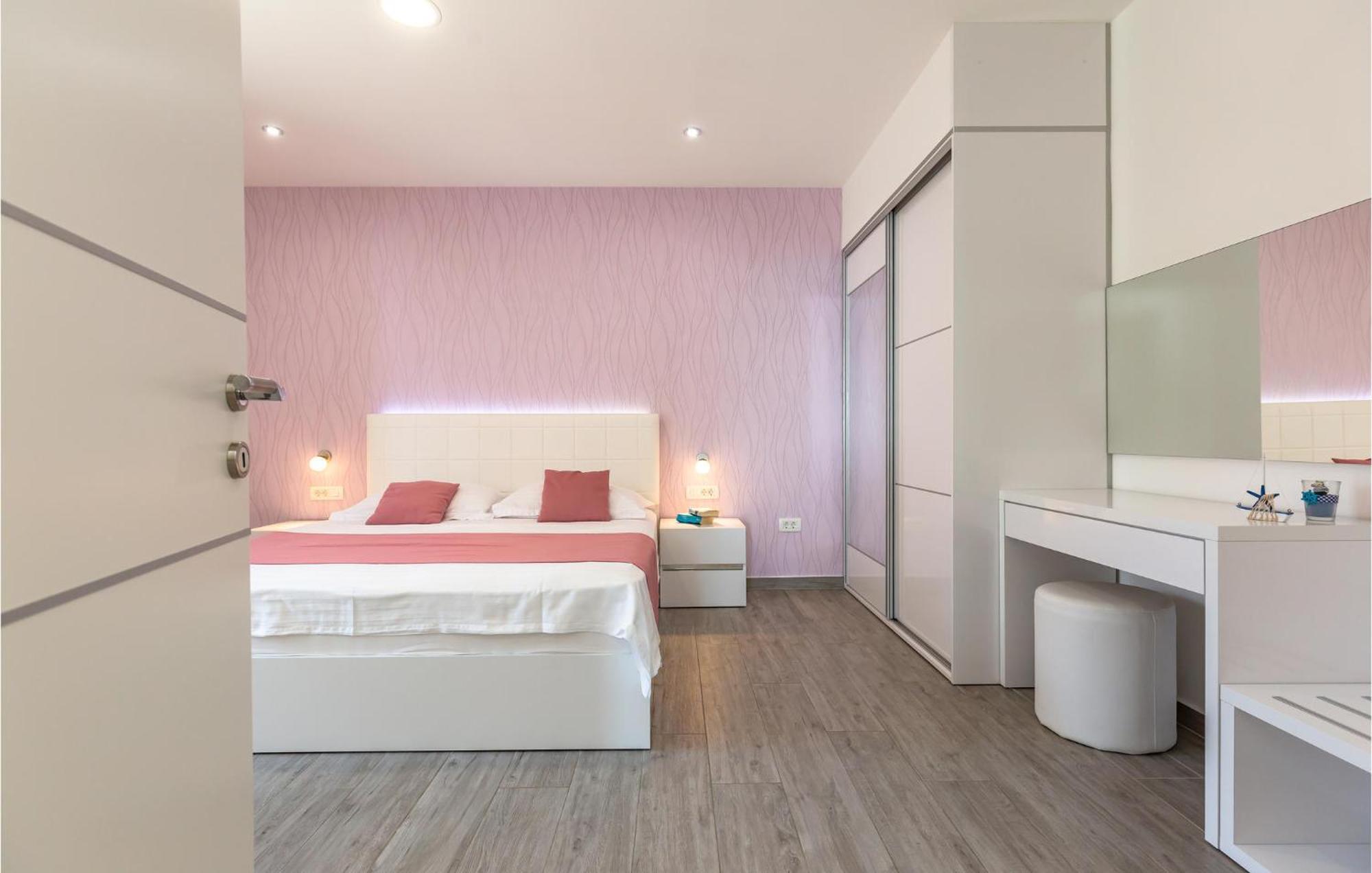 Amazing Apartment In Medici With Kitchen Kutlesa ภายนอก รูปภาพ