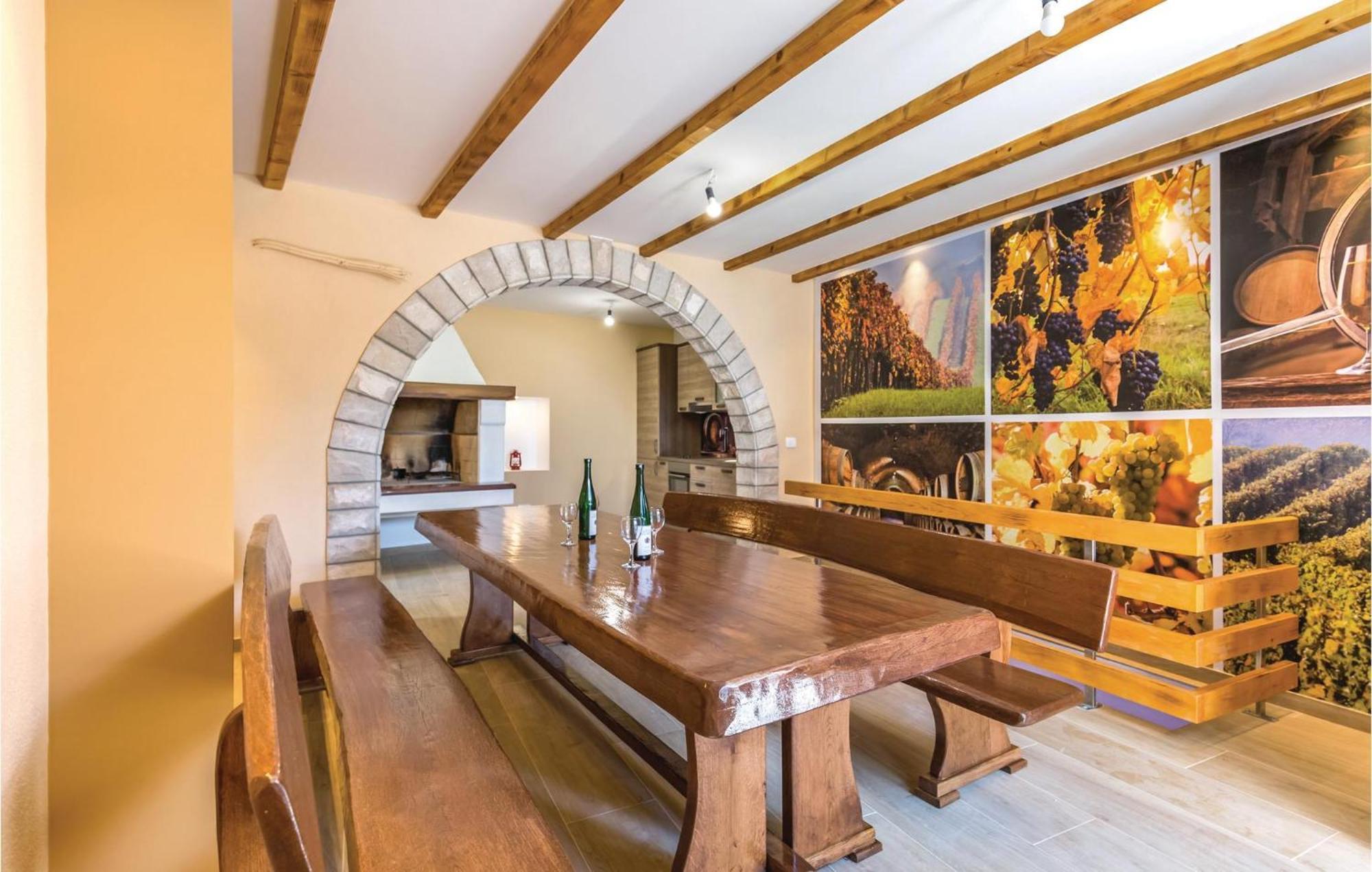 Amazing Apartment In Medici With Kitchen Kutlesa ภายนอก รูปภาพ